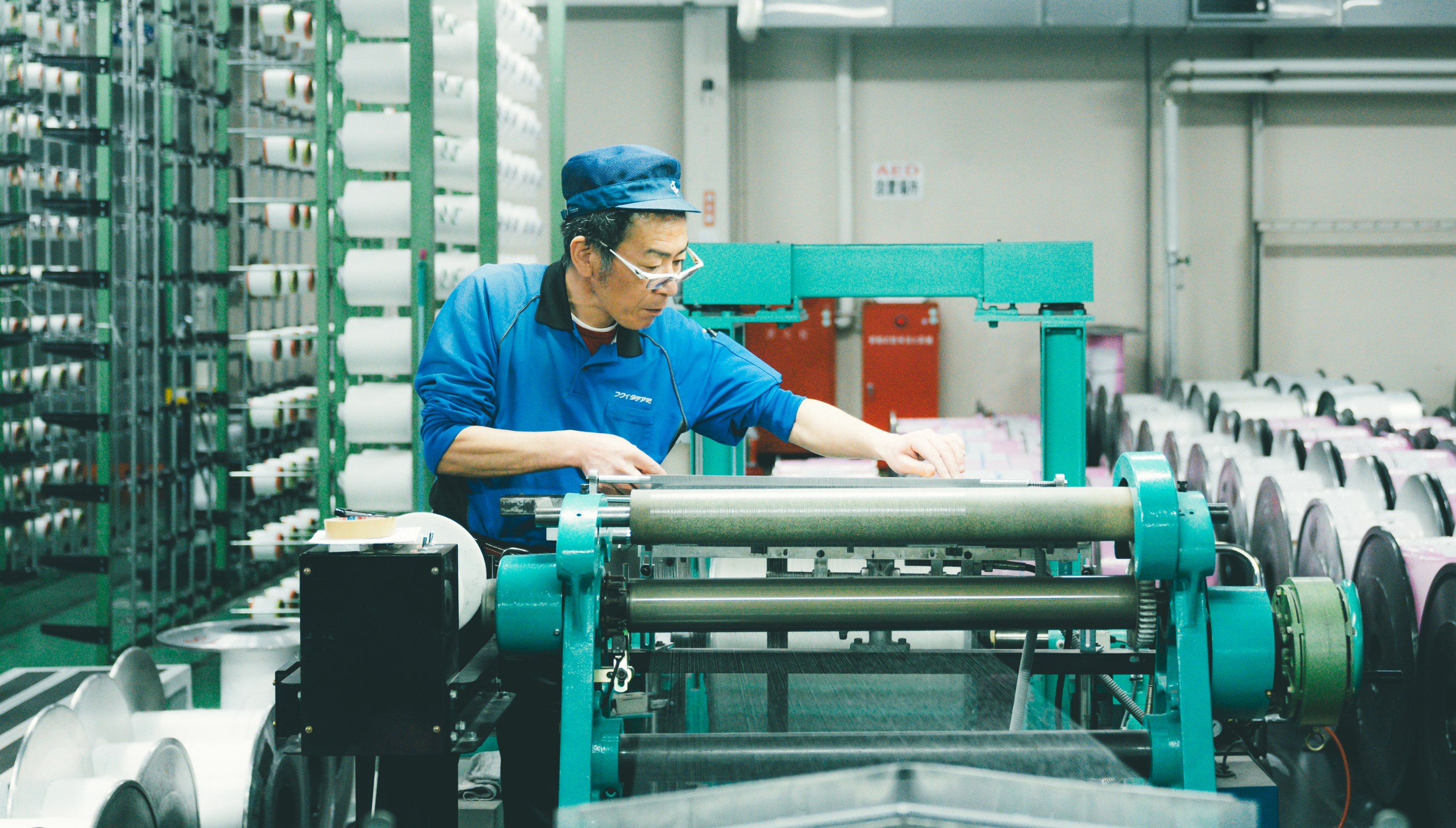 Contributing to a more dynamic world with textiles that blend traditional craftsmanship and innovation.